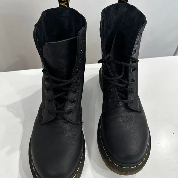 Dr. Martens 1460 Pascal Black Leather Boots 🖤 - Picture 4 of 16